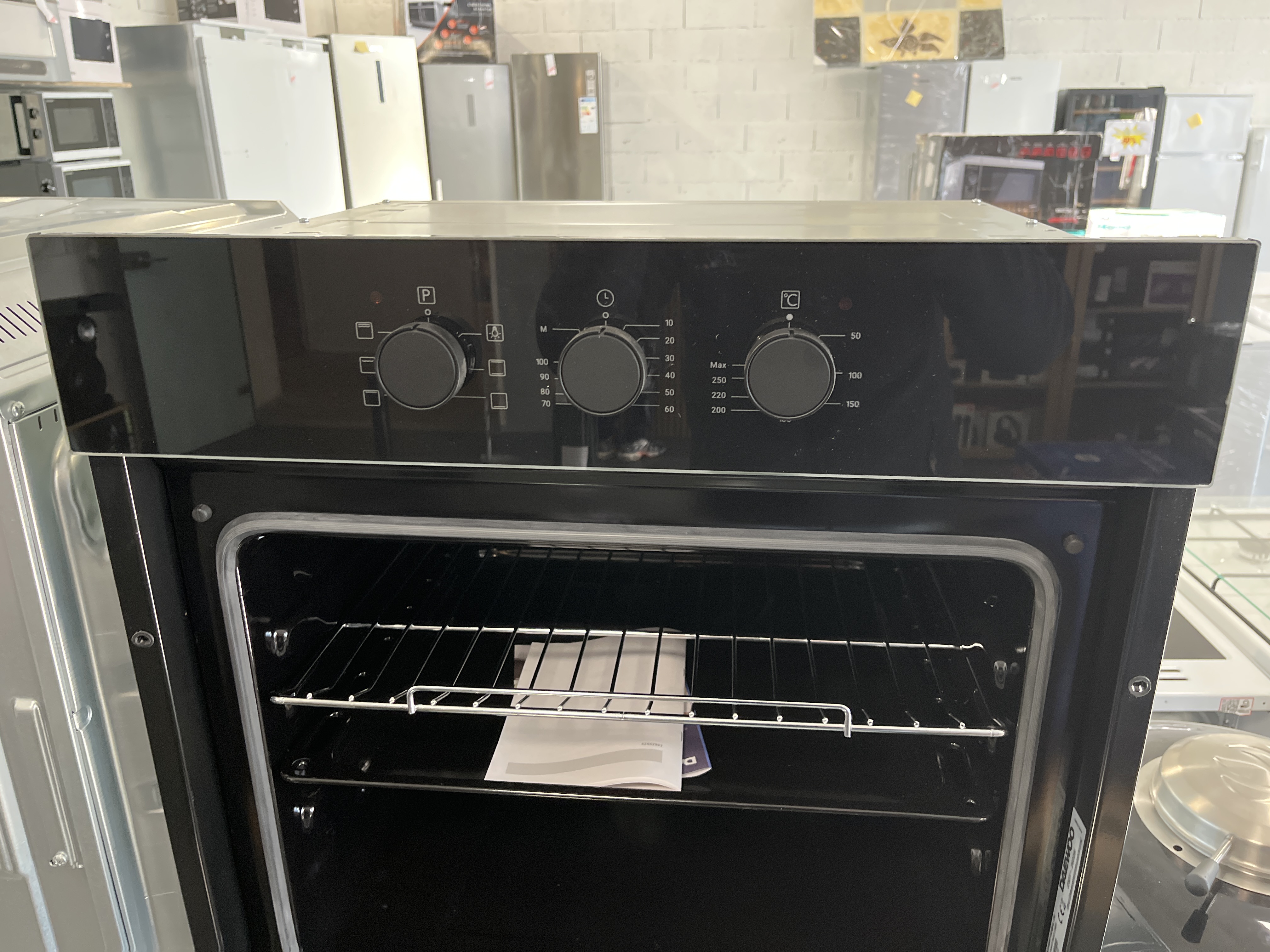 Daewoo Four encastrable noir convection naturelle 72L
