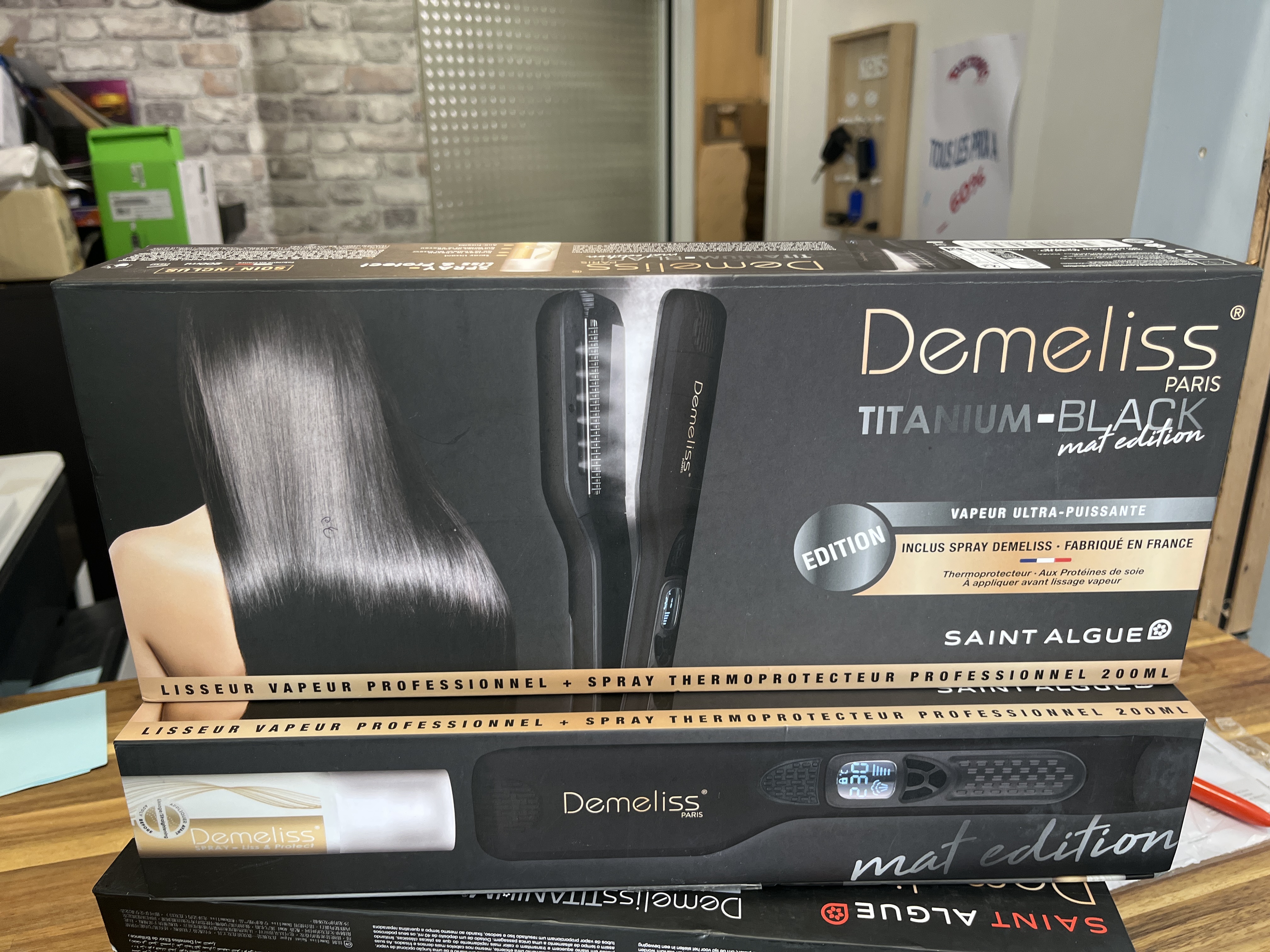 Demeliss titanium black mat edition