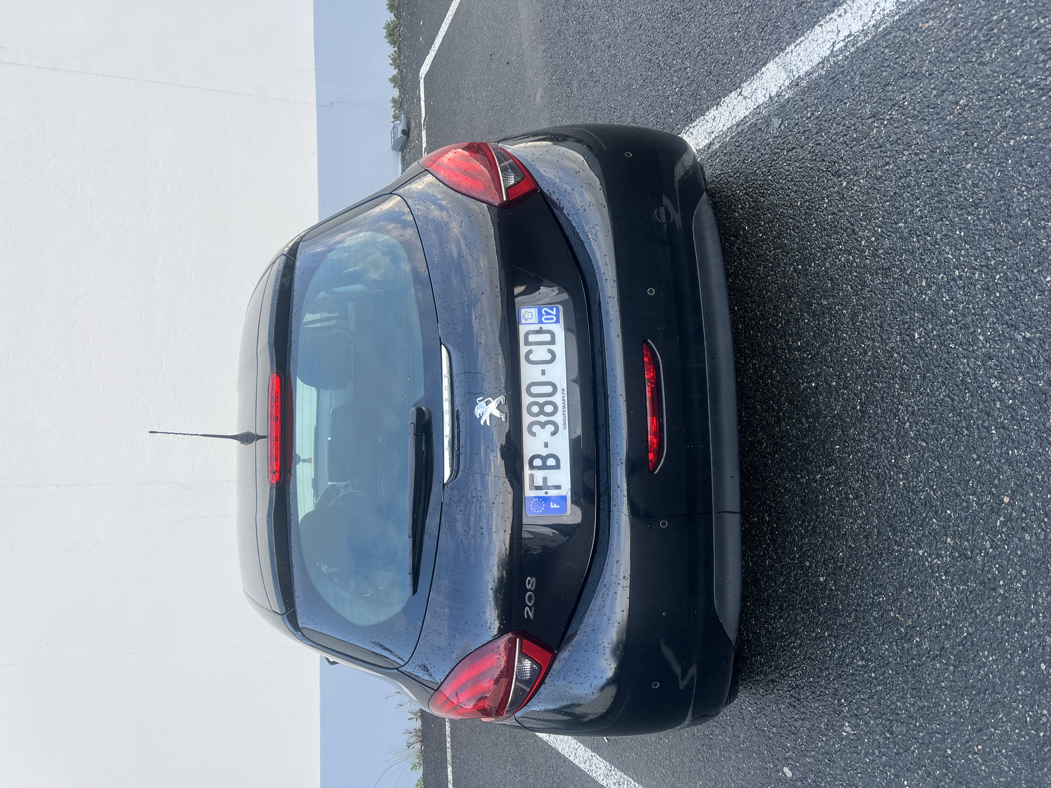 Peugeot · 208 · 2018 · 117 000 km · Essence · Noir · 90 CV — Très bon état